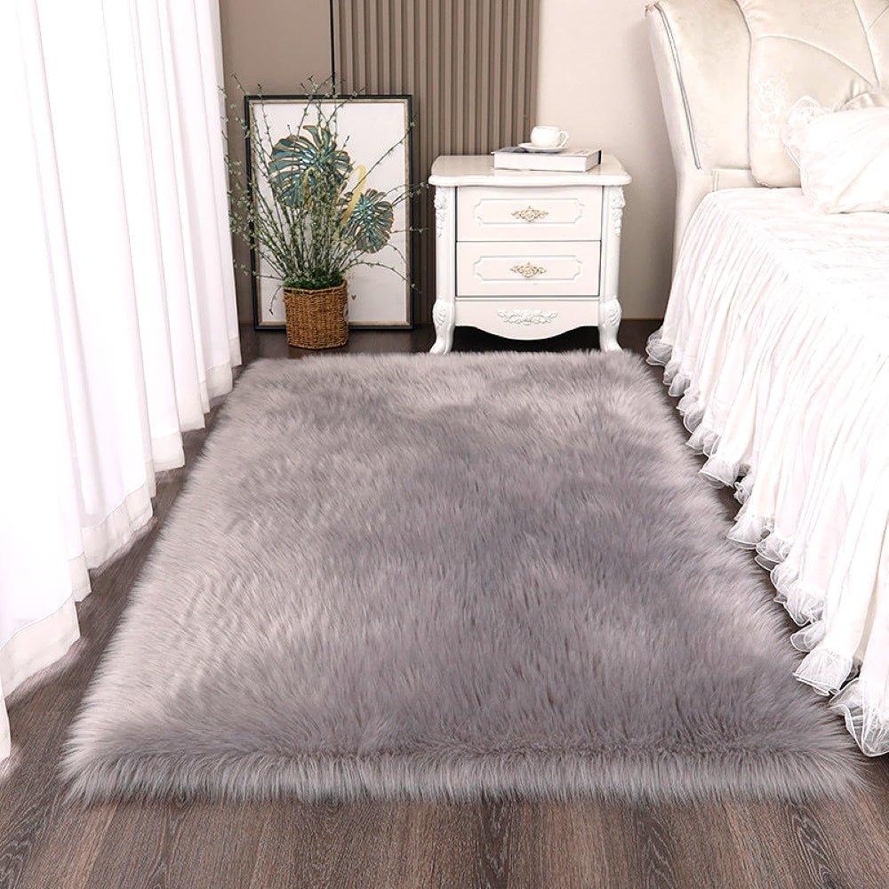 Large Shaggy Faux Fur Sheepskin Rug (120x180cm)