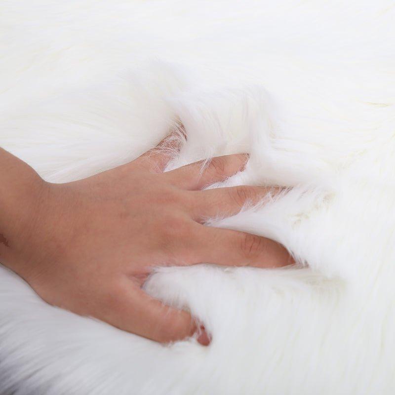 Large Shaggy Faux Fur Sheepskin Rug (120x180cm)